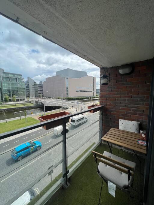 Stylish Flat With River View Lägenhet Dublin Exteriör bild