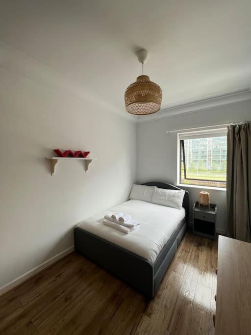 Stylish Flat With River View Lägenhet Dublin Exteriör bild